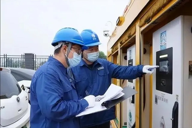 全省首个!ups应急充电舱亮相潍坊西服务区